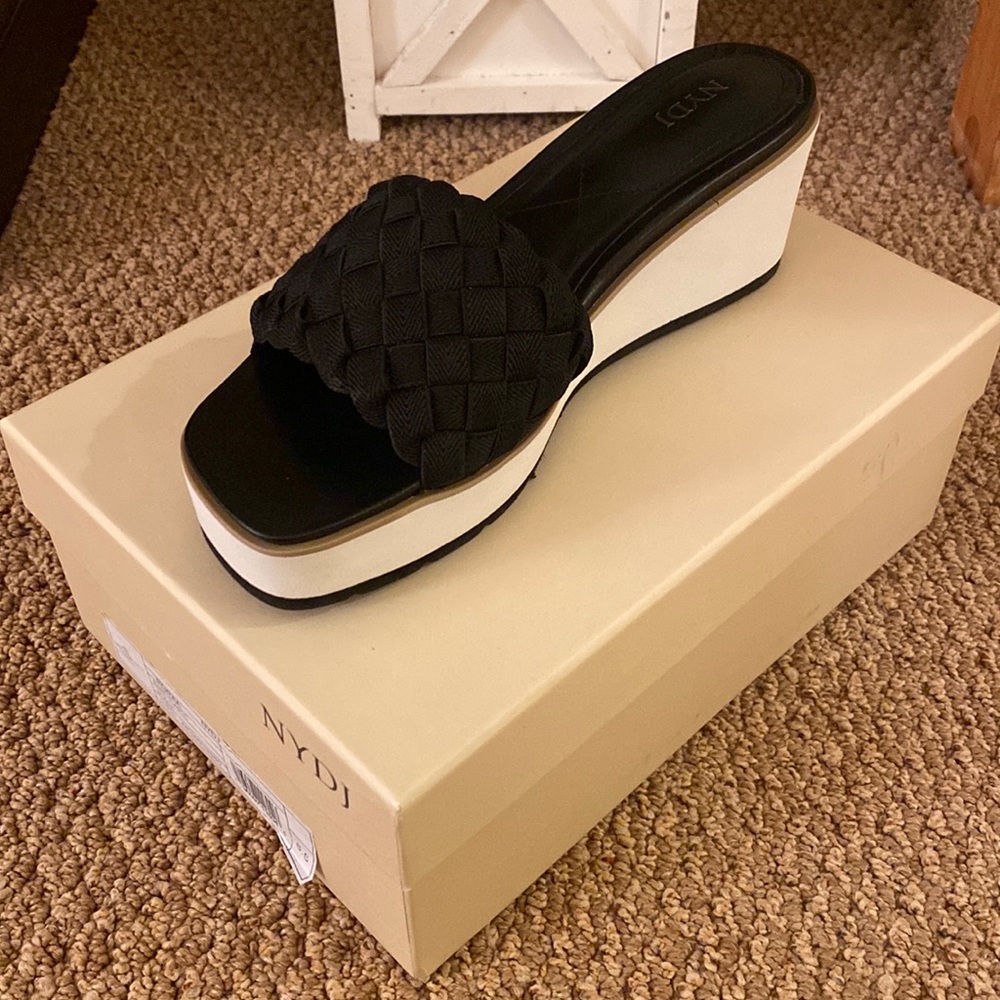 NYDJ Roraa Basic Elastic Wedges in Black